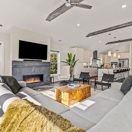 Sojourn Aurora 7 Bedroom Pool & Hot Tub كورولا المظهر الخارجي الصورة
