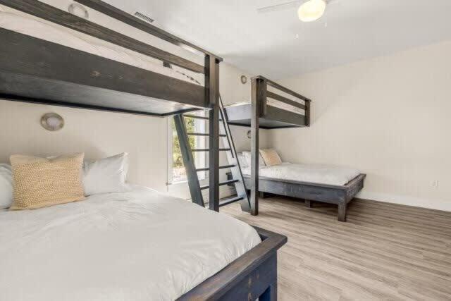Sojourn Aurora 7 Bedroom Pool & Hot Tub كورولا المظهر الخارجي الصورة