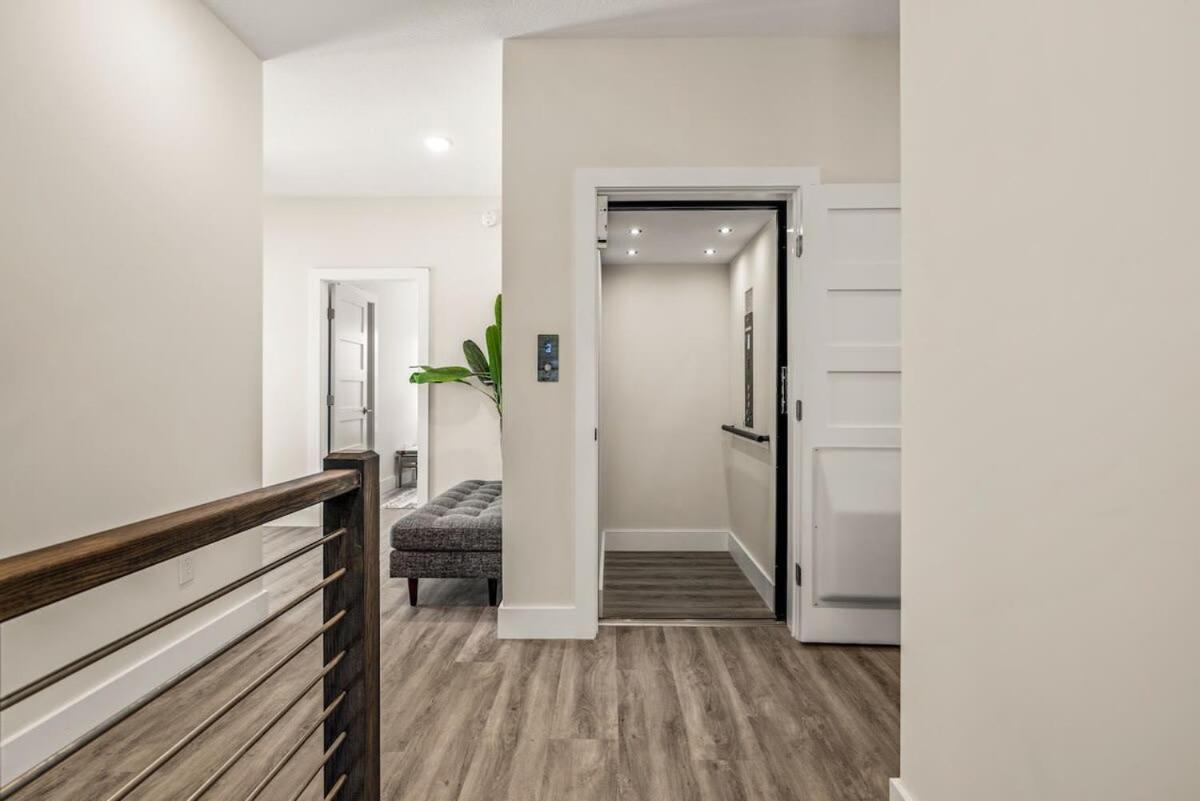 Sojourn Aurora 7 Bedroom Pool & Hot Tub كورولا المظهر الخارجي الصورة