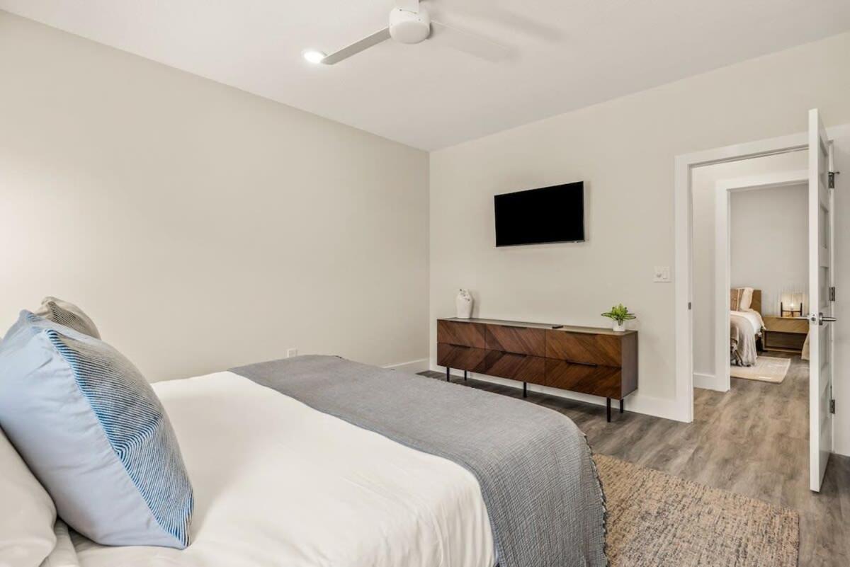 Sojourn Aurora 7 Bedroom Pool & Hot Tub كورولا المظهر الخارجي الصورة